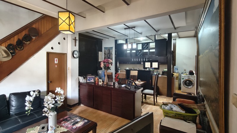 Dijual Cepat! Rumah Luas Lokasi Strategis dan Nyaman di Pejaten - Pasar Minggu Jakarta Selatan