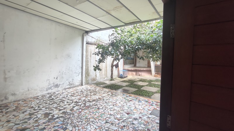 Dijual Cepat! Rumah Luas Lokasi Strategis dan Nyaman di Pejaten - Pasar Minggu Jakarta Selatan