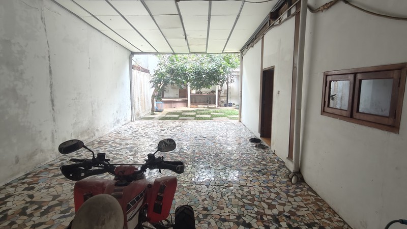 Dijual Cepat! Rumah Luas Lokasi Strategis dan Nyaman di Pejaten - Pasar Minggu Jakarta Selatan