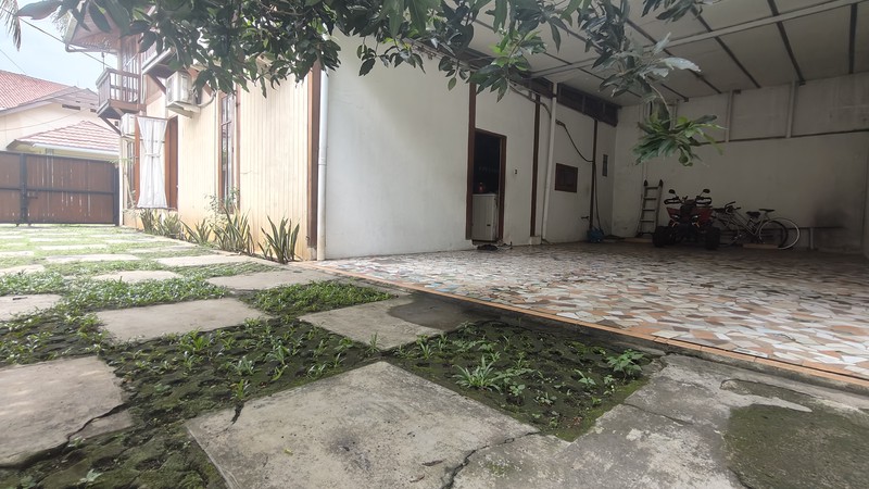 Dijual Cepat! Rumah Luas Lokasi Strategis dan Nyaman di Pejaten - Pasar Minggu Jakarta Selatan