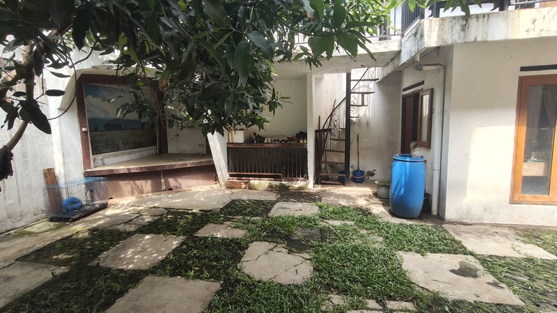 Dijual Cepat! Rumah Luas Lokasi Strategis dan Nyaman di Pejaten - Pasar Minggu Jakarta Selatan