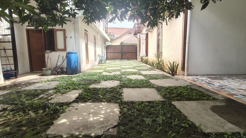 Dijual Cepat! Rumah Luas Lokasi Strategis dan Nyaman di Pejaten - Pasar Minggu Jakarta Selatan