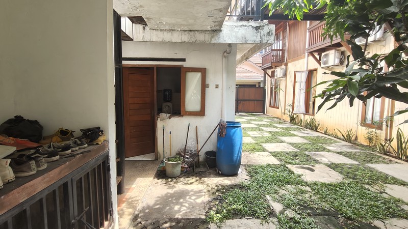 Dijual Cepat! Rumah Luas Lokasi Strategis dan Nyaman di Pejaten - Pasar Minggu Jakarta Selatan