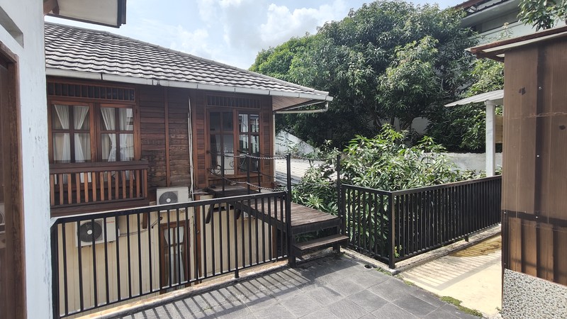 Dijual Cepat! Rumah Luas Lokasi Strategis dan Nyaman di Pejaten - Pasar Minggu Jakarta Selatan