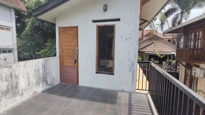 Dijual Cepat! Rumah Luas Lokasi Strategis dan Nyaman di Pejaten - Pasar Minggu Jakarta Selatan
