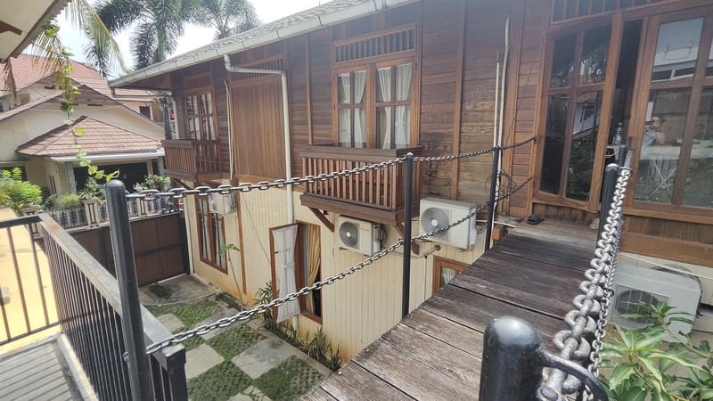 Dijual Cepat! Rumah Luas Lokasi Strategis dan Nyaman di Pejaten - Pasar Minggu Jakarta Selatan