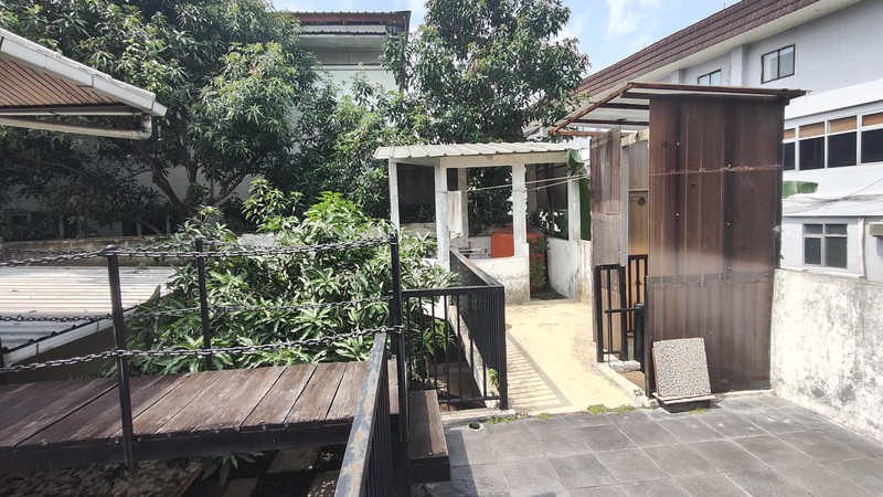 Dijual Cepat! Rumah Luas Lokasi Strategis dan Nyaman di Pejaten - Pasar Minggu Jakarta Selatan