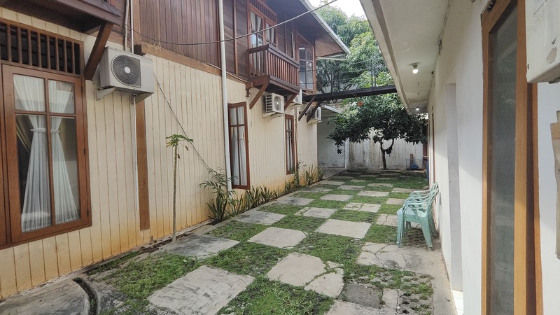 Dijual Cepat! Rumah Luas Lokasi Strategis dan Nyaman di Pejaten - Pasar Minggu Jakarta Selatan