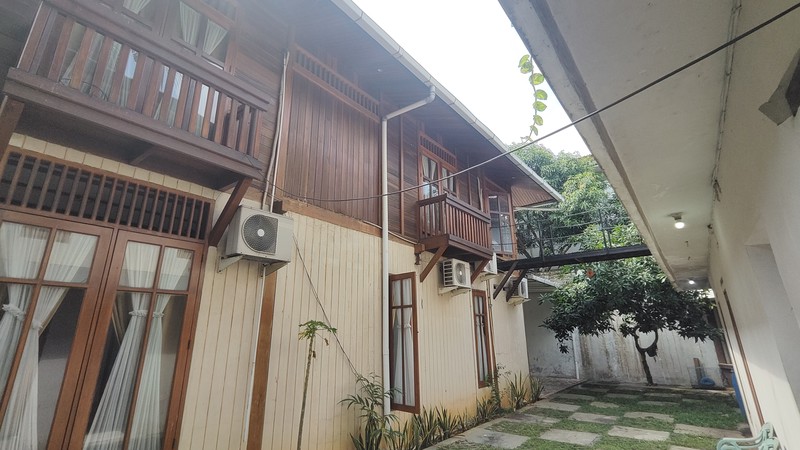 Dijual Cepat! Rumah Luas Lokasi Strategis dan Nyaman di Pejaten - Pasar Minggu Jakarta Selatan