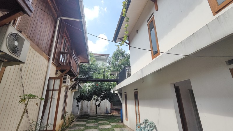 Dijual Cepat! Rumah Luas Lokasi Strategis dan Nyaman di Pejaten - Pasar Minggu Jakarta Selatan