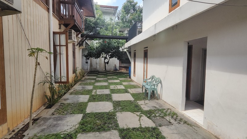 Dijual Cepat! Rumah Luas Lokasi Strategis dan Nyaman di Pejaten - Pasar Minggu Jakarta Selatan