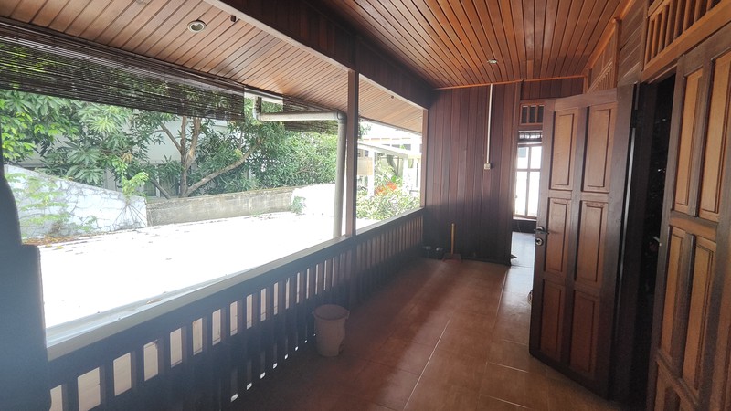 Dijual Cepat! Rumah Luas Lokasi Strategis dan Nyaman di Pejaten - Pasar Minggu Jakarta Selatan