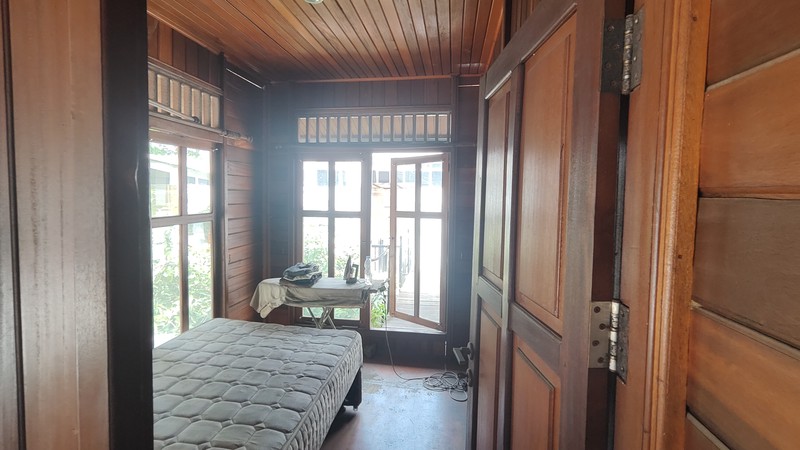 Dijual Cepat! Rumah Luas Lokasi Strategis dan Nyaman di Pejaten - Pasar Minggu Jakarta Selatan