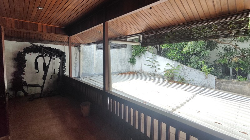 Dijual Cepat! Rumah Luas Lokasi Strategis dan Nyaman di Pejaten - Pasar Minggu Jakarta Selatan