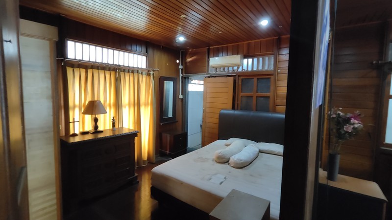 Dijual Cepat! Rumah Luas Lokasi Strategis dan Nyaman di Pejaten - Pasar Minggu Jakarta Selatan