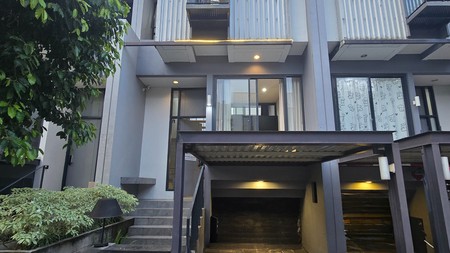 Rumah Full Furnished di BSD City. Di tengah antara BSD dan Gading Serpong