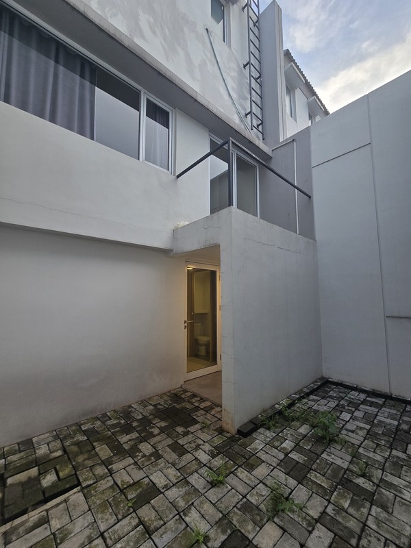 Rumah Full Furnished di BSD City. Di tengah antara BSD dan Gading Serpong