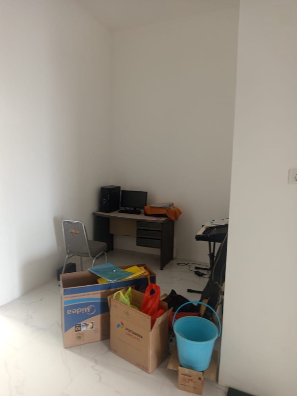 Dijual Cepat! Rumah Modern Hadap Utara di Dian Regency 2, Surabaya Timur