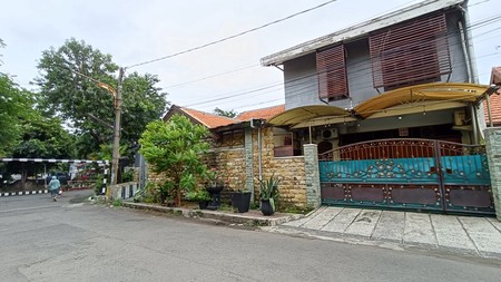 Rumah Hook 2 Lantai Luas 388m&#xb2; di Rungkut Asri Utara - Lokasi Premium & Siap Huni