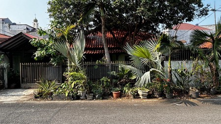 Rumah Hook dalam Komplek Lingkungan Rapih di Rawamangun Jaktim