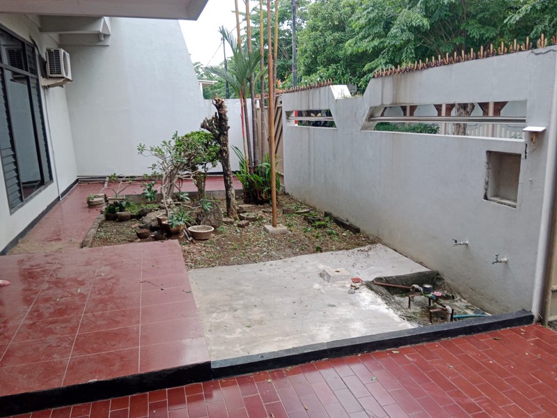 Dijual Rumah 2 lantai di Klampis Anom Semolowaru
