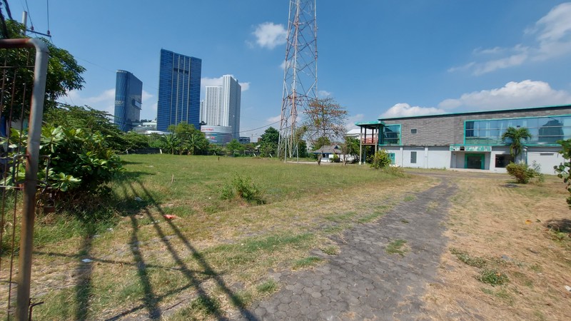 Tanah Dan Bangunan Komersial Raya Pradah Indah Surabaya Barat - 6.195 meter persegi Lokasi Strategis Dekat Pakuwon Mall