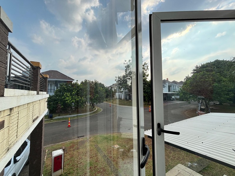 Rumah Besar posisi Hoek di Cluster Premium Kota Wisata Cibubur  