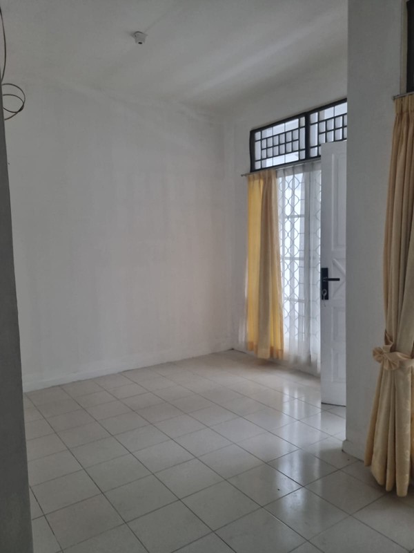 Rumah Siap Huni di Bintaro Jaya Sektor 9 dengan KT 3+1 KM 1+1