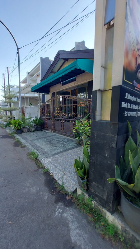 Rumah 2 Lantai di Rungkut Asri Utara Surabaya - Luas 388 meter persegi, Siap Huni, Rp6 M Nego