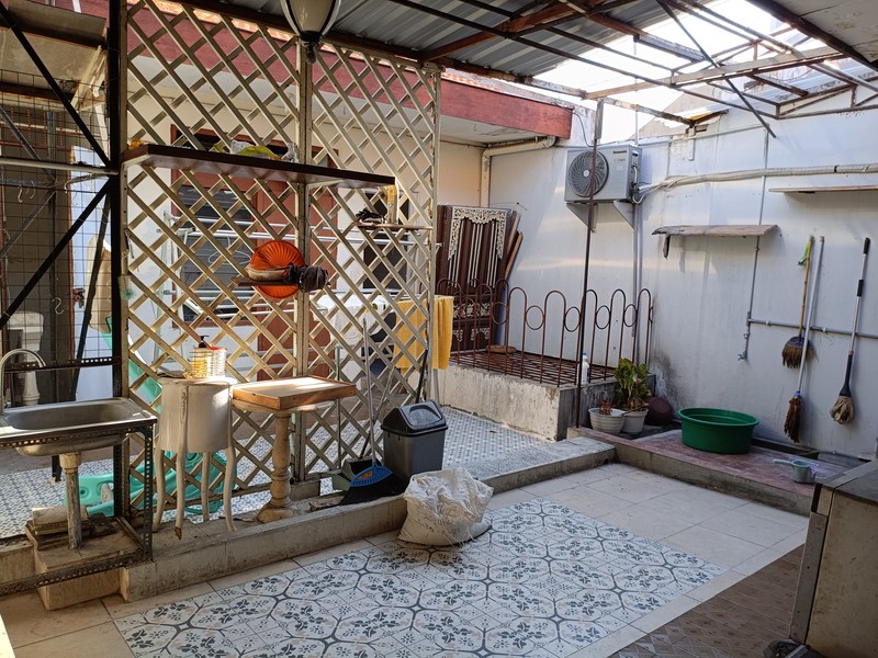 Rumah Dijual di Rungkut Asri Utara Surabaya - 2 Lantai, 4+2 Kamar, Jalan 6 m