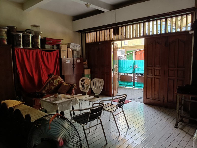 Rumah Dijual di Rungkut Asri Utara Surabaya - 2 Lantai, 4+2 Kamar, Jalan 6 m