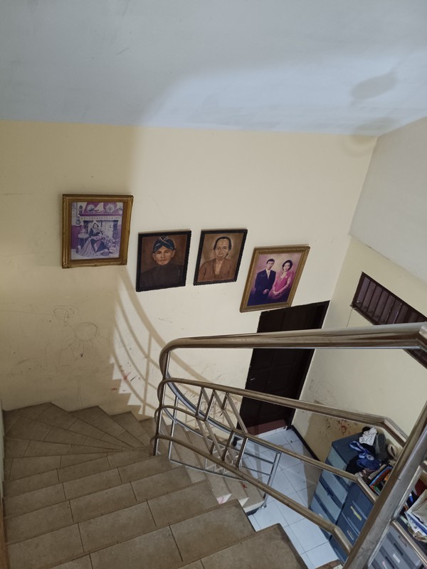 Rumah Dijual di Rungkut Asri Utara Surabaya - 2 Lantai, 4+2 Kamar, Jalan 6 m