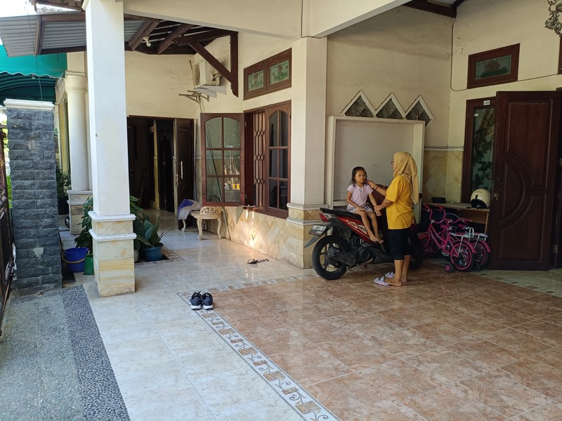 Rumah Dijual di Rungkut Asri Utara Surabaya - 2 Lantai, 4+2 Kamar, Jalan 6 m