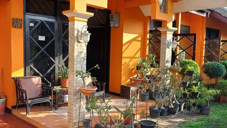 Rumah lama di Jalan Daha luas : 350 m2, berjakark 1,5 km ke SD AL Azhar  6 Jaka Permai, 2 km askses tol beca kayu