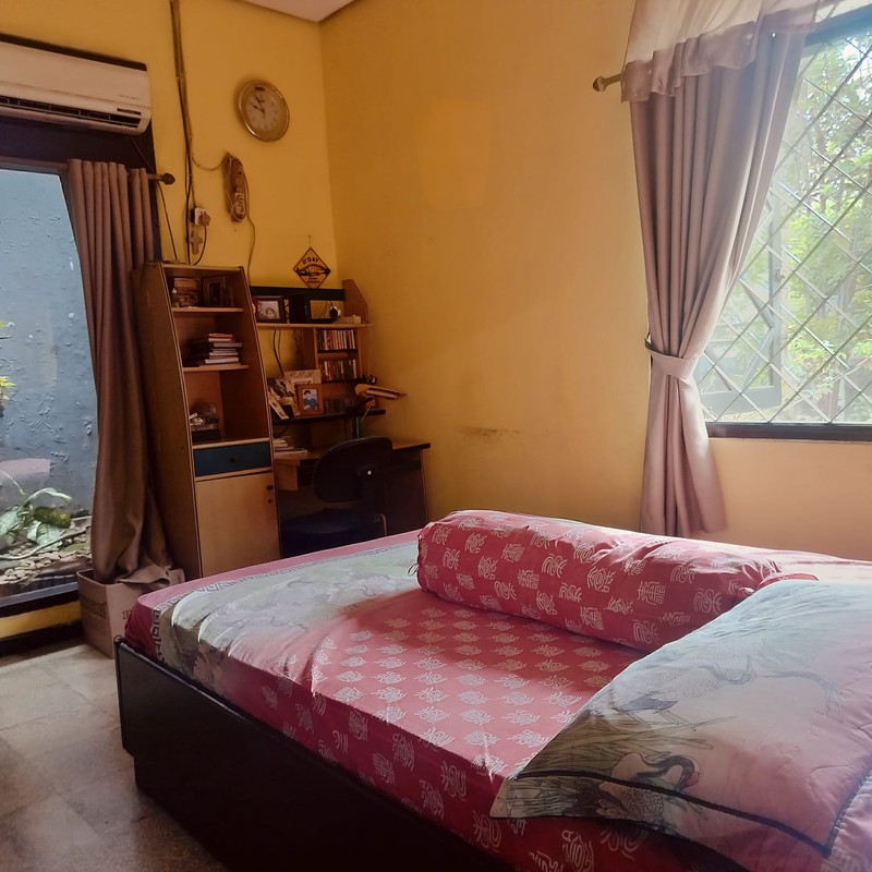 Rumah lama di Jalan Daha luas : 350 m2, berjakark 1,5 km ke SD AL Azhar  6 Jaka Permai, 2 km askses tol beca kayu