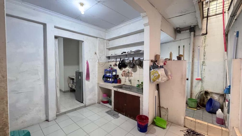 Dijual rumah kos 8 kamar di  gandaria utara jakarta selatan 