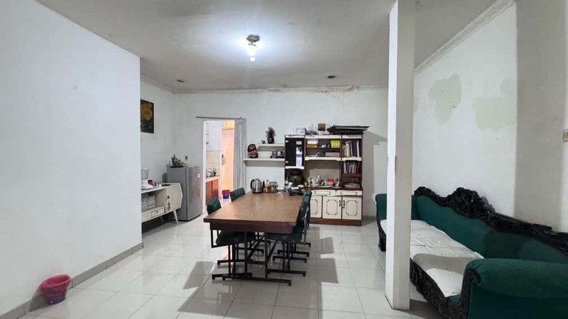 Dijual rumah kos 8 kamar di  gandaria utara jakarta selatan 
