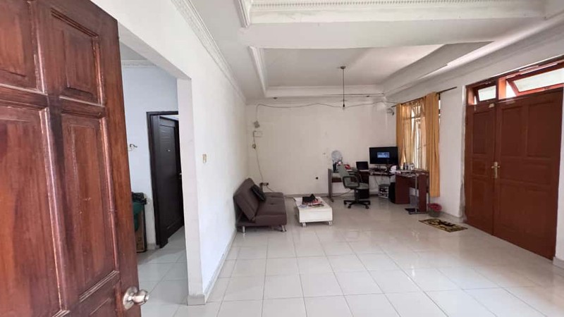 Dijual rumah kos 8 kamar di  gandaria utara jakarta selatan 