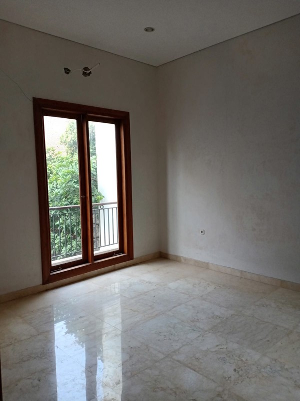 Rumah Baru minimalis , Bagus, Strategis, Pool, Mewah di Pangkalan jati