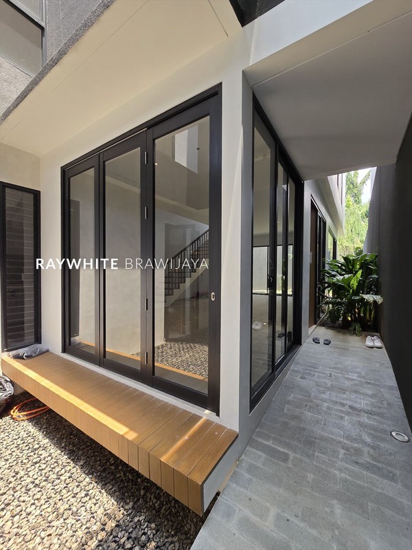 Brand New Townhouse Modern Area Arco Kemang