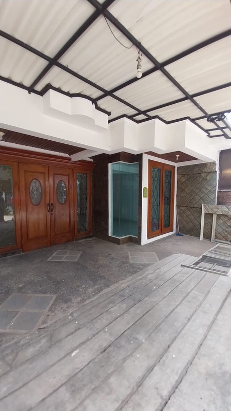 Rumah dijual lokasi Premium di Kelapa Gading cocok untuk rumah tinggal yang nyaman atau silent office yang elegant.