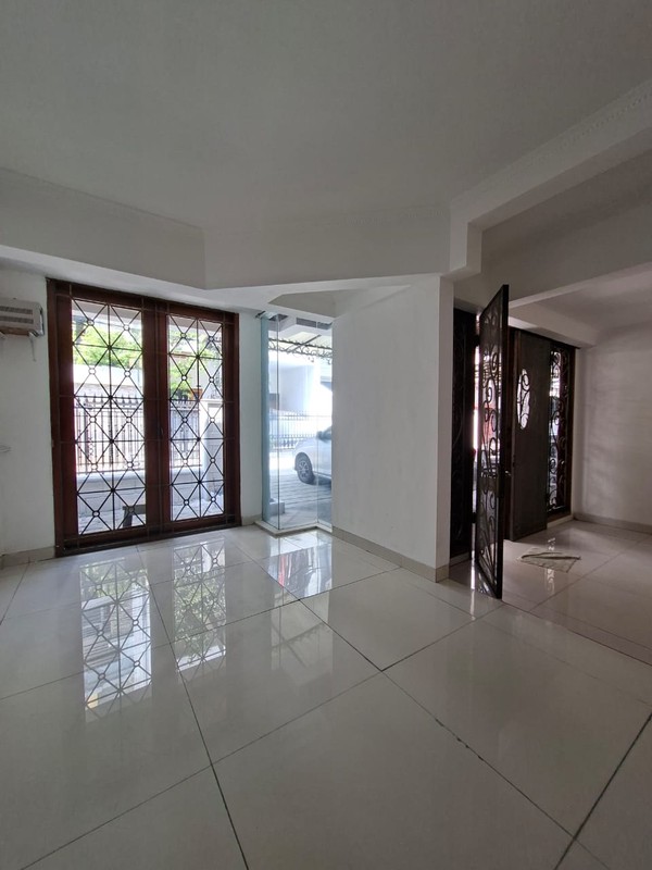 Rumah dijual lokasi Premium di Kelapa Gading cocok untuk rumah tinggal yang nyaman atau silent office yang elegant.