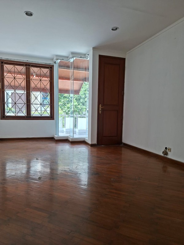Rumah dijual lokasi Premium di Kelapa Gading cocok untuk rumah tinggal yang nyaman atau silent office yang elegant.
