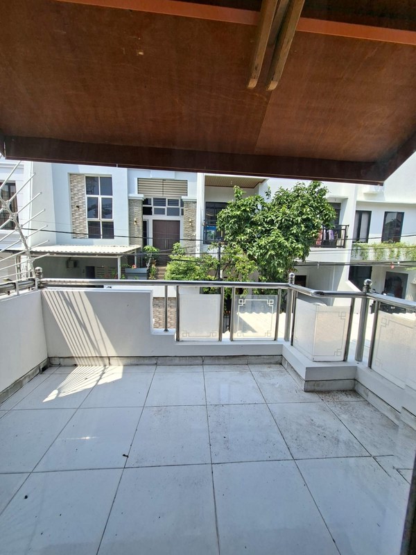 Rumah dijual lokasi Premium di Kelapa Gading cocok untuk rumah tinggal yang nyaman atau silent office yang elegant.