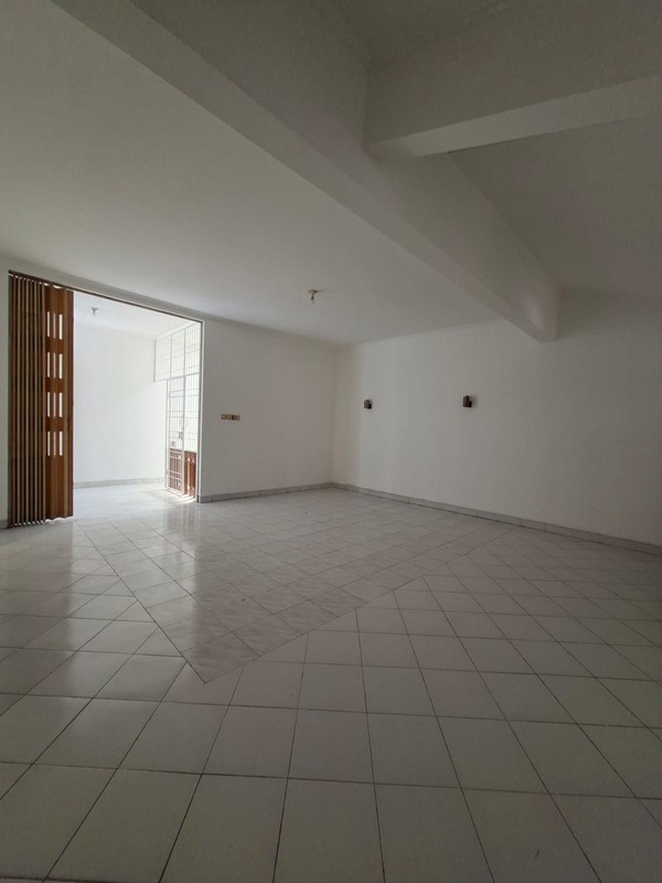 Rumah dijual lokasi Premium di Kelapa Gading cocok untuk rumah tinggal yang nyaman atau silent office yang elegant.