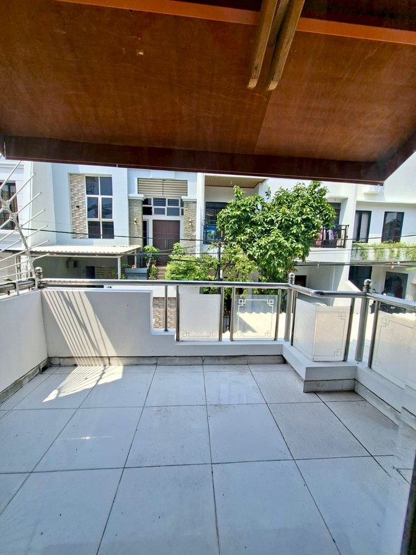 Rumah dijual lokasi Premium di Kelapa Gading cocok untuk rumah tinggal yang nyaman atau silent office yang elegant.