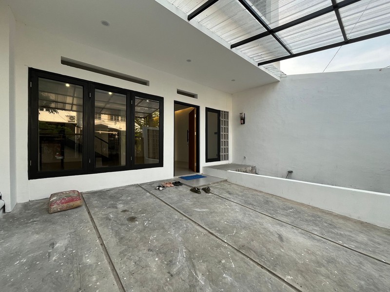 Brand New Rumah Minimalis Siap Huni Dalam Komplek Strategis di Cinere