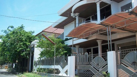 Rumah di Tenggilis Barat Surabaya Selatan, bisa untuk rumah tinggal / Kantor / usaha kos-kosan, ada 10 Kamar, 2 Lantai - MG -