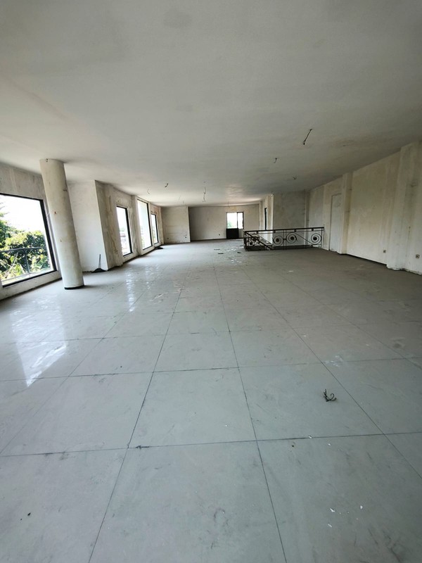 DIJUAL/SEWAKAN CEPAT GEDUNG 3 LANTAI ADA LIFT NOL JALAN RAYA MAYJEND SUNGKONO SURABAYA BARAT