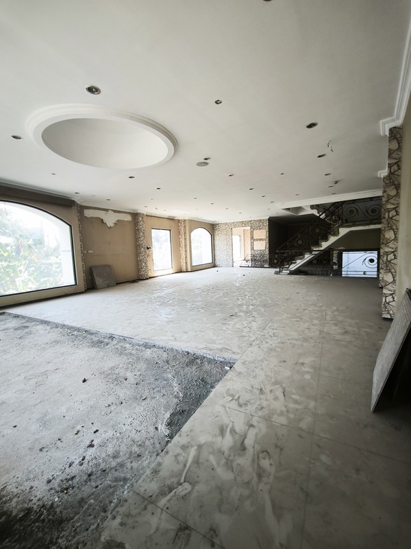DIJUAL/SEWAKAN CEPAT GEDUNG 3 LANTAI ADA LIFT NOL JALAN RAYA MAYJEND SUNGKONO SURABAYA BARAT